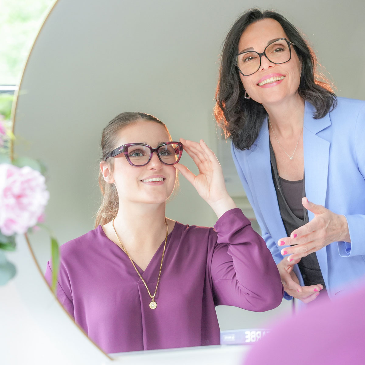 Brillenberatung Judith Eufinger mit Kundin